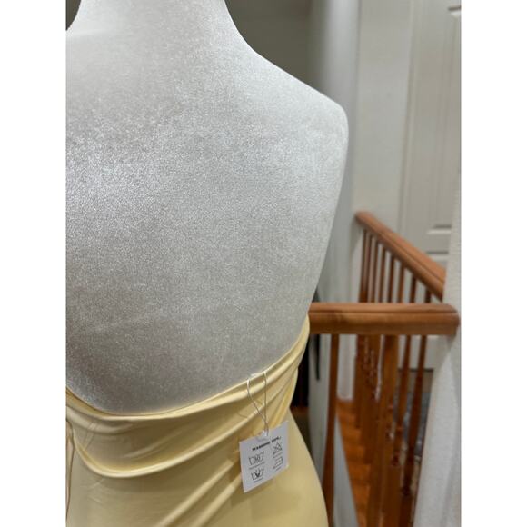 NWT Women's Yellow Cold Shoulder Bodycon Blouse Top Small - Picture 9 of 11